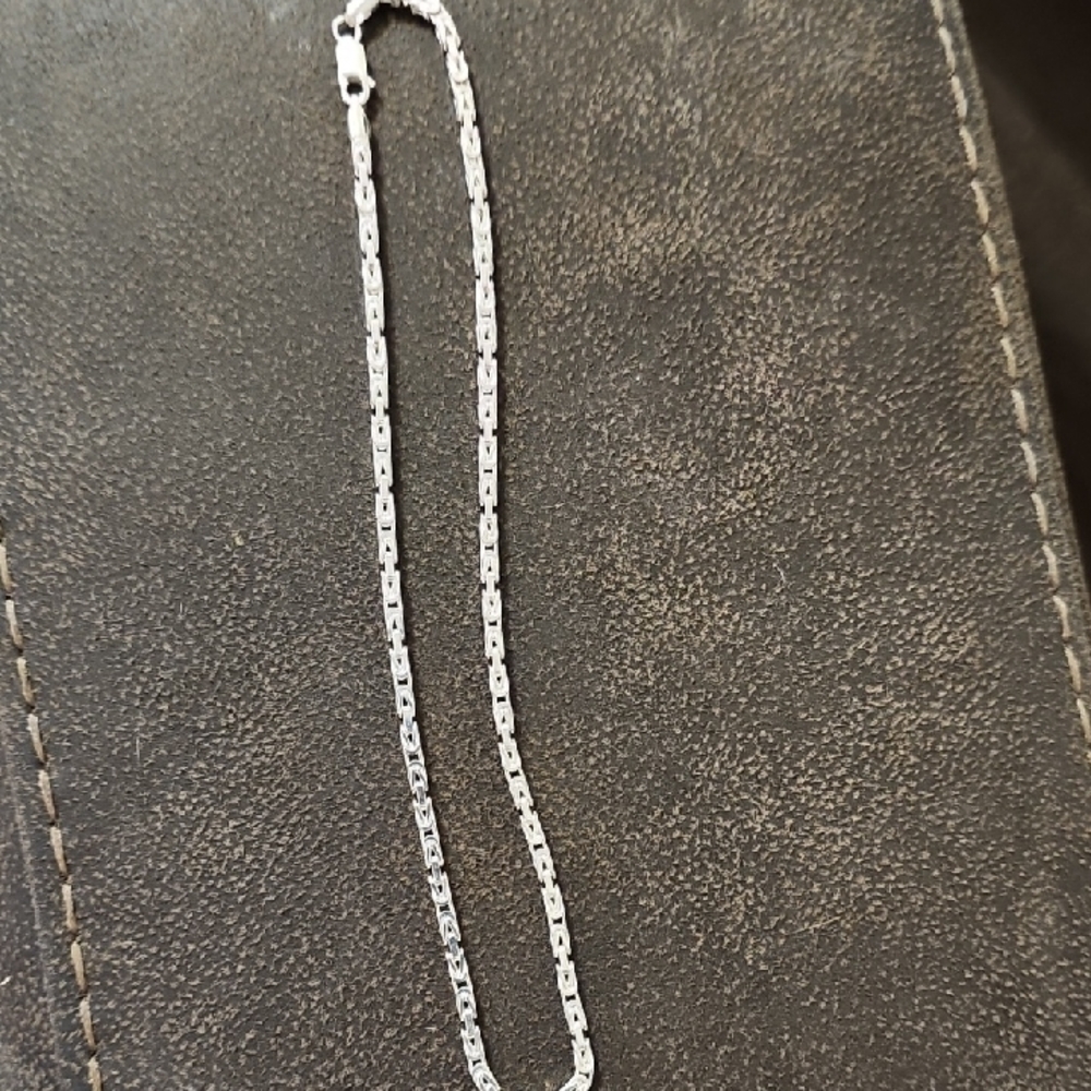 Elegant Silver Chain Necklace